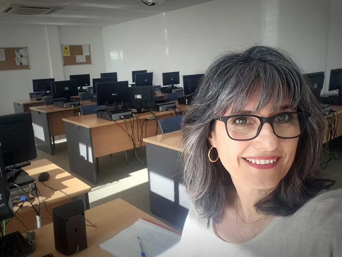 Laetitia Christelle Padilla en un aula de formación